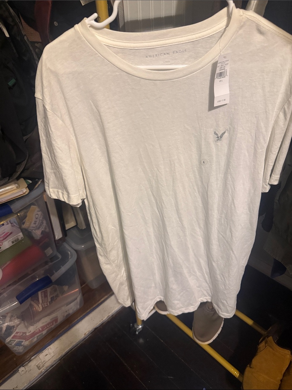 American Eagle Outfitters Cream Short Sleeve Crewneck Tee